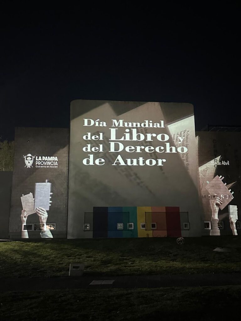 Intervención artística en el MEDASUR por el Día Mundial del Libro