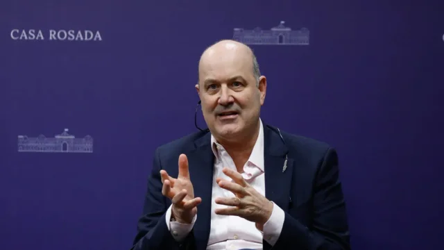 Sturzenegger afirmó que el Gobierno busca alcanzar los niveles salariales de Japón y Polonia