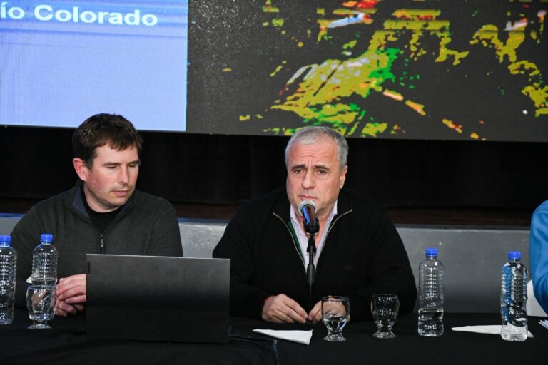 AdC descartó la presencia de hidrocarburos en el agua del río Colorado