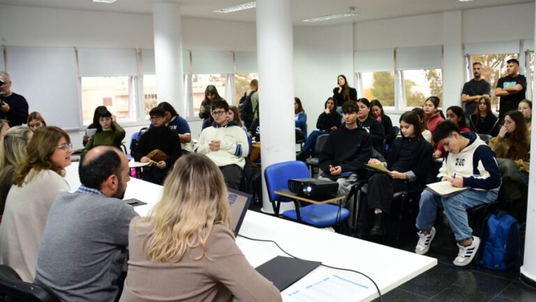 Estudiantes debatieron sobre salud mental y propusieron acciones de fortalecimiento