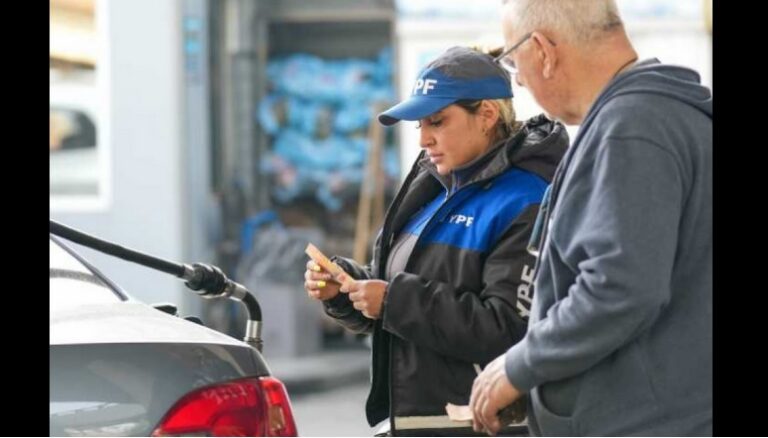 La suba en los combustibles impactaría de lleno en la inflación anual de Argentina: le agregaría hasta 2,5 puntos