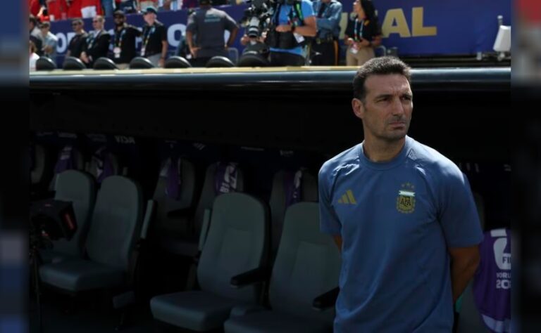 Scaloni hasta las lágrimas: el DT argentino puso en duda su continuidad tras la derrota ante España